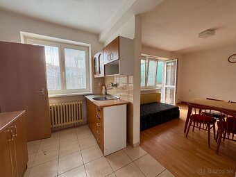 Slnečný RD na krásnom pozemku blízko centra Zlatých Moraviec - 9