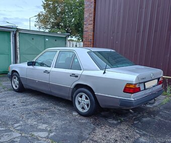 Mercedes W 124 / 250 D - 9