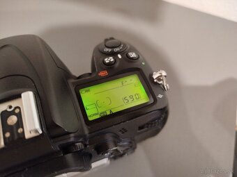 NIKON D7000 - telo - 9