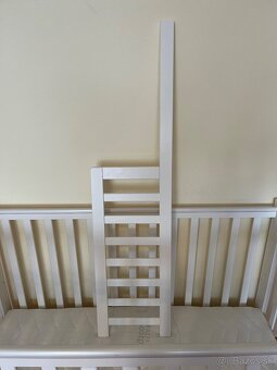 Drevná postieľka s matracou SEGUM v záruke + príslušenstvo - 9