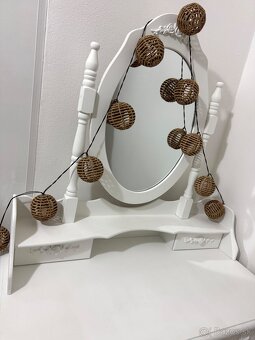 Kozmetický stolík - 9