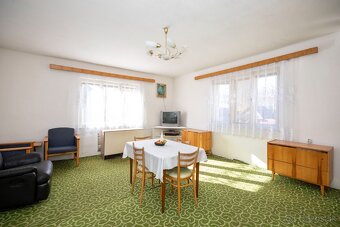 Rod. dom s mega miestnosťou (bar, krb, posedenie), Pohorelá - 9