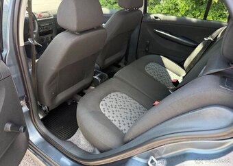 Škoda Fabia 1,2i klima Nová STK serviska benzín manuál 47 kw - 9