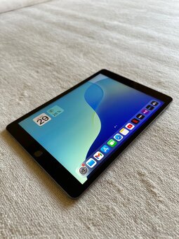 iPad 8. generácie (32GB, WiFi) + Klávesnica Logitech Combo - 9