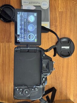 Nikon D5600 a Nikkor 18-140 s príslušenstvom - 9
