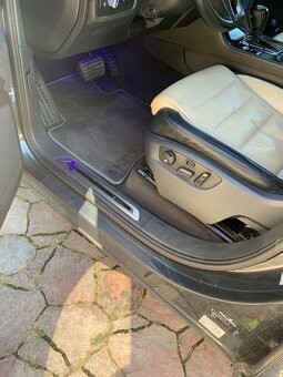 Predam Touareg 4.2 tdi V8 exluzive - 9