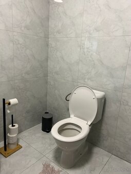 Na predaj zrekonštruovaný rodinný dom v obci Kozárovce - 9