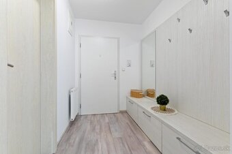 PRENÁJOM 1-IZBOVÝ BYT S PRIESTRANNÝM BALKÓNOM A PARKOVANÍM - 9