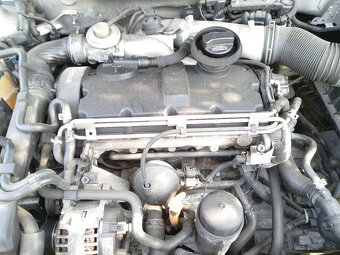 VW Golf 4 4X4 Tdi 96kW v koži - 9