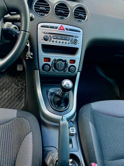 Peugeot 308sw 1,6eHDi - málo kilometrov, 7-miestne - 9