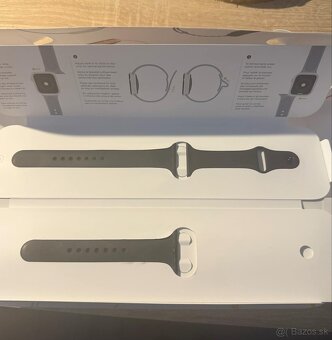 iPhone 11, Apple Watch Series 4 44mm - 9