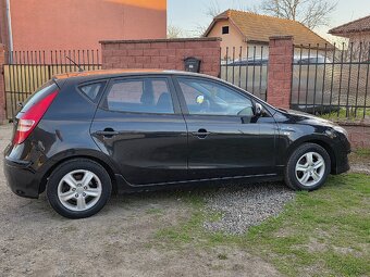Hyundai i30 1.6 CRDi Facelift mod. 2011 Nová STK SK ŠPZ - 9
