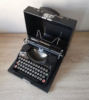 Prenosný starožitný písací stroj Continental z roku 1938 - 9