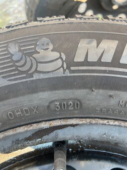 Predám plechové disky 5x112 so zimnými pneu 195/65 R15 - 9