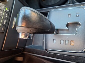 KIA SORENTO 2,5CRDI 4X4 AUTOMAT KLÍMA ŤAŽNÉ 3,5T - 9