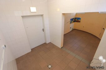 Exkluzívne na predaj polyfunkčná budova vo Vrbovom - 9