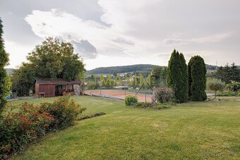 Vidiecka usadlosť s dvoma apartmánmi a tenisovým kurtom - 9