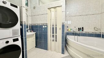 JUH PRI AUPARKU - JANTÁROVÁ - 3 IZBOVÝ BYT PO REKONŠTRUKCII - 9