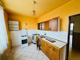 NA PREDAJ DVOJPODLAŽNÝ RODINNÝ DOM V SKALICI, ul. Bajanova - 9