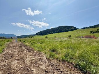 SLNEČNÝ STAVEBNÝ POZEMOK V STUPNOM S HOTOVÝM PROJEKTOM - 9