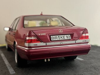 1:18 Mercedes-Benz S500 (W140) "MAMUT" - Bordová - NOREV - 9