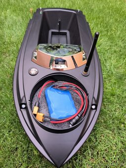 Zavazacia lodka s GPS + Sonar - 9