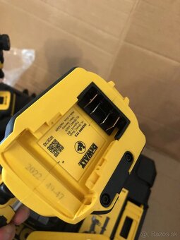 DEWALT DCK2052H2T set
- 9