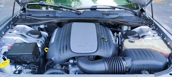 Dodge Challenger R/T manuál - 9