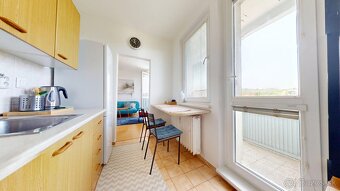 1i. byt 38m, 4/7p.,loggia 7m2, Karloveská ul.,zvlášť kuchyňa - 9