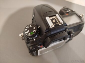 NIKON D7000 - telo - 9