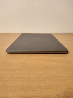 MacBook Pro 15 2017 | i7 • 16GB • 256GB 💶 - 9