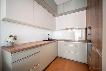 Na prenájom 2-izbový byt so šatníkom v Eurovea Tower – Brati - 9
