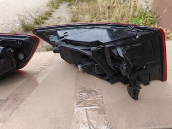 Audi A4 B9 Avant combi zadne svetla 8W5 - 9