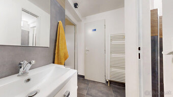 Multifunkčný, bezbariérový priestor v tichej pasáži v centre - 9