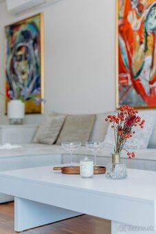 Nadčasová elegancia v srdci zelene - 9