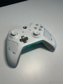 Xbox One X 1TB + 2 ovládače + Xbox účet s hrami - 9