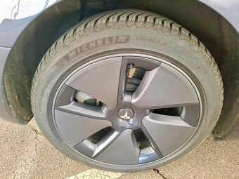 Tesla Model 3 Standard Range Plus RWD 25.900,- EUR s DPH - 9