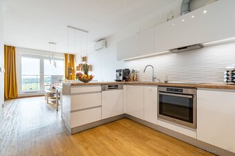 NA PREDAJ MODERNÝ 3-IZBOVÝ BYT S KRÁSNYM VÝHĽADOM - 9