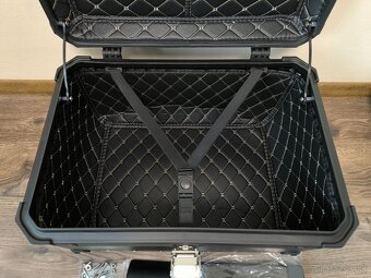 Zadní motokufr TopCase 65L hliníkový černý - 9