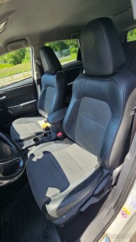 Toyota Auris Hybrid touring sport kombi - 9