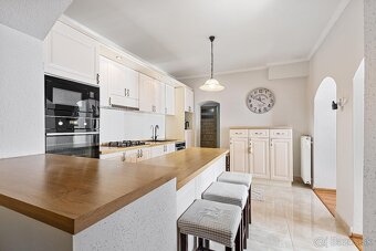 Rodinný dom s vidieckým štýlom na predaj v obci Tomášikovo - 9