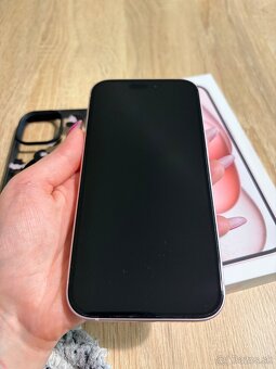 iPhone 15 128 GB ružový - 9