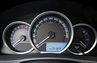 Toyota Auris Touring Sports 1.6 l Valvematic - 9