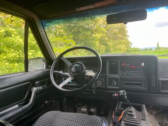 Jeep Cherokee XJ 4.0 manual - 9