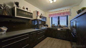 Moderný priestranný 4-izbový rodinný dom v obci Malý Lapáš - 9