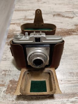 Starožitnosti -vazy,knihy, fotoaparát - 9