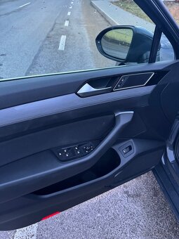 Volkswagen Passat 2.0TDI 140kw 4Motion DSG 2020 prihlásené - 9