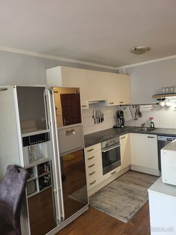 Predám 4izbovy prerobený, zariadený a klimatizovaný - 9