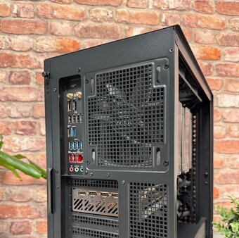 Ryzen 7 7800X3D\32GB\RTX 4070\SSD\1000W Zdroj - 9