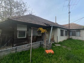Predám dom s veľkým pozemkom v obci Semerovo - 9